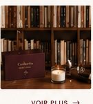 Bibliothèque à la lumière de bougie